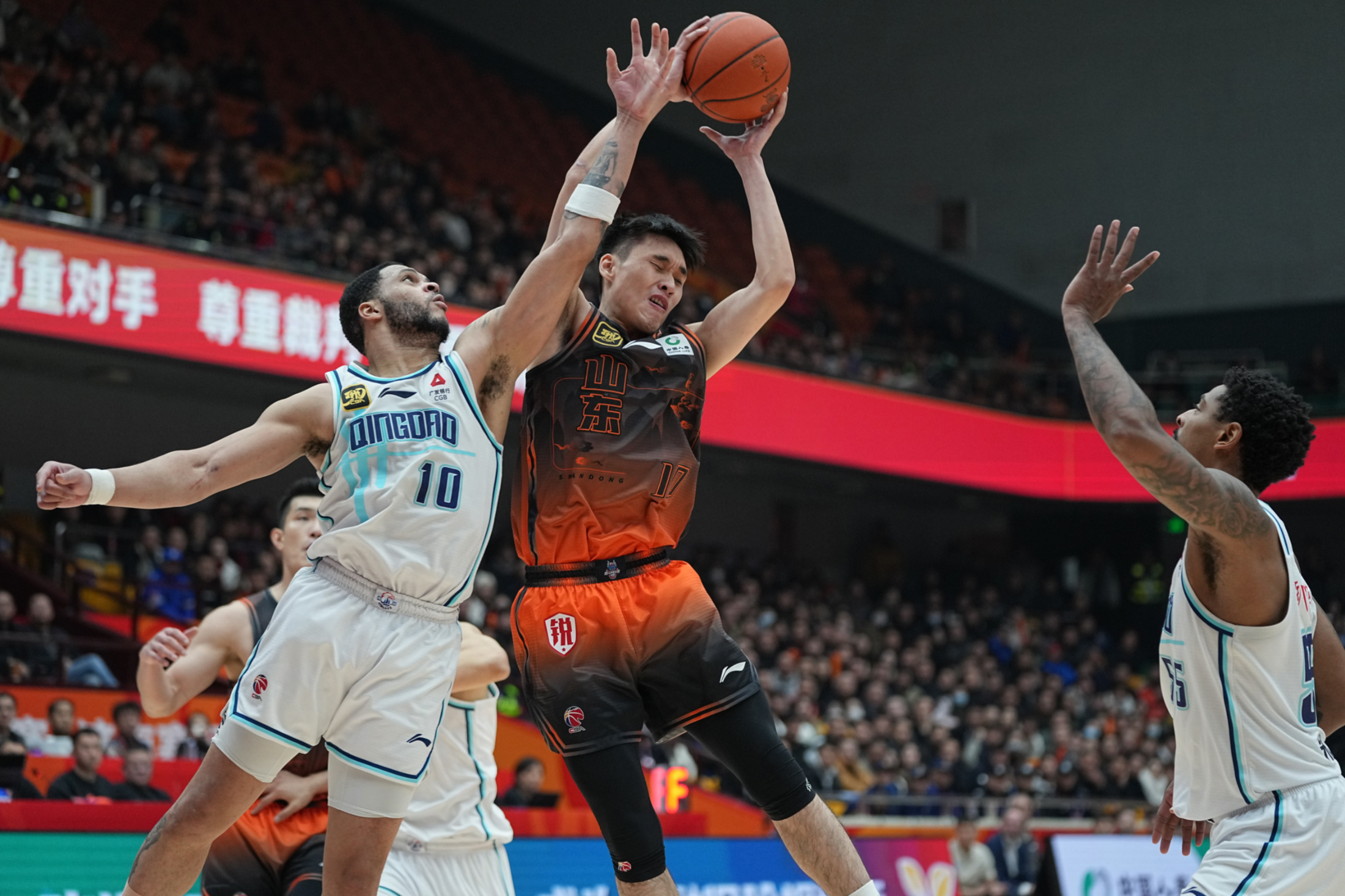 Leisu Sports-包含CBA季后赛今夜再迎强敌；瓦伦西亚豪取连胜；主帅态度：气氛紧张；球队文化再被提及的词条